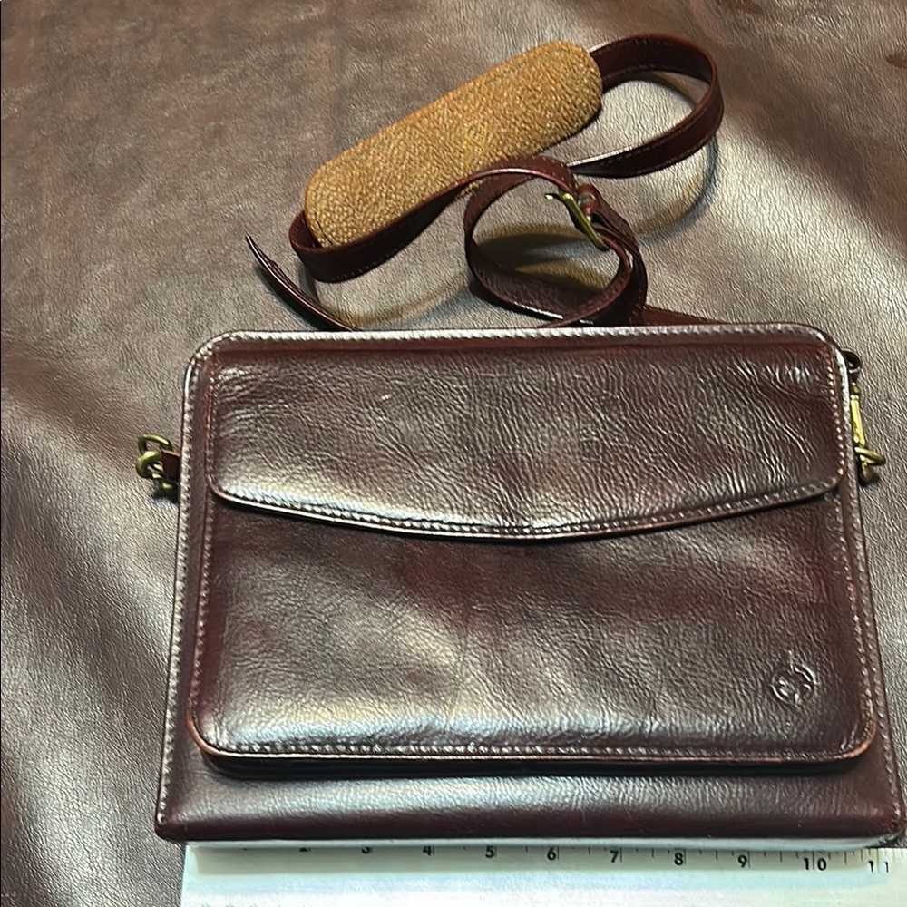 Franklin Covey Men's Brown Leather Messenger Bag with Tan Shoulder Pad